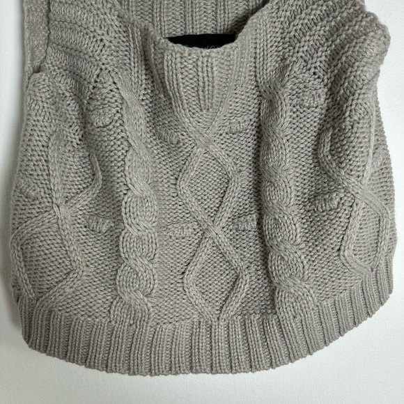 KENDALL + KYLIE Gray Tank Top Size Medium - Picture 8 of 10